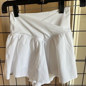 Super cute white Aerie skort with cross-cross front.